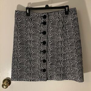 Worth black/white embroidered button down skirt Size 8